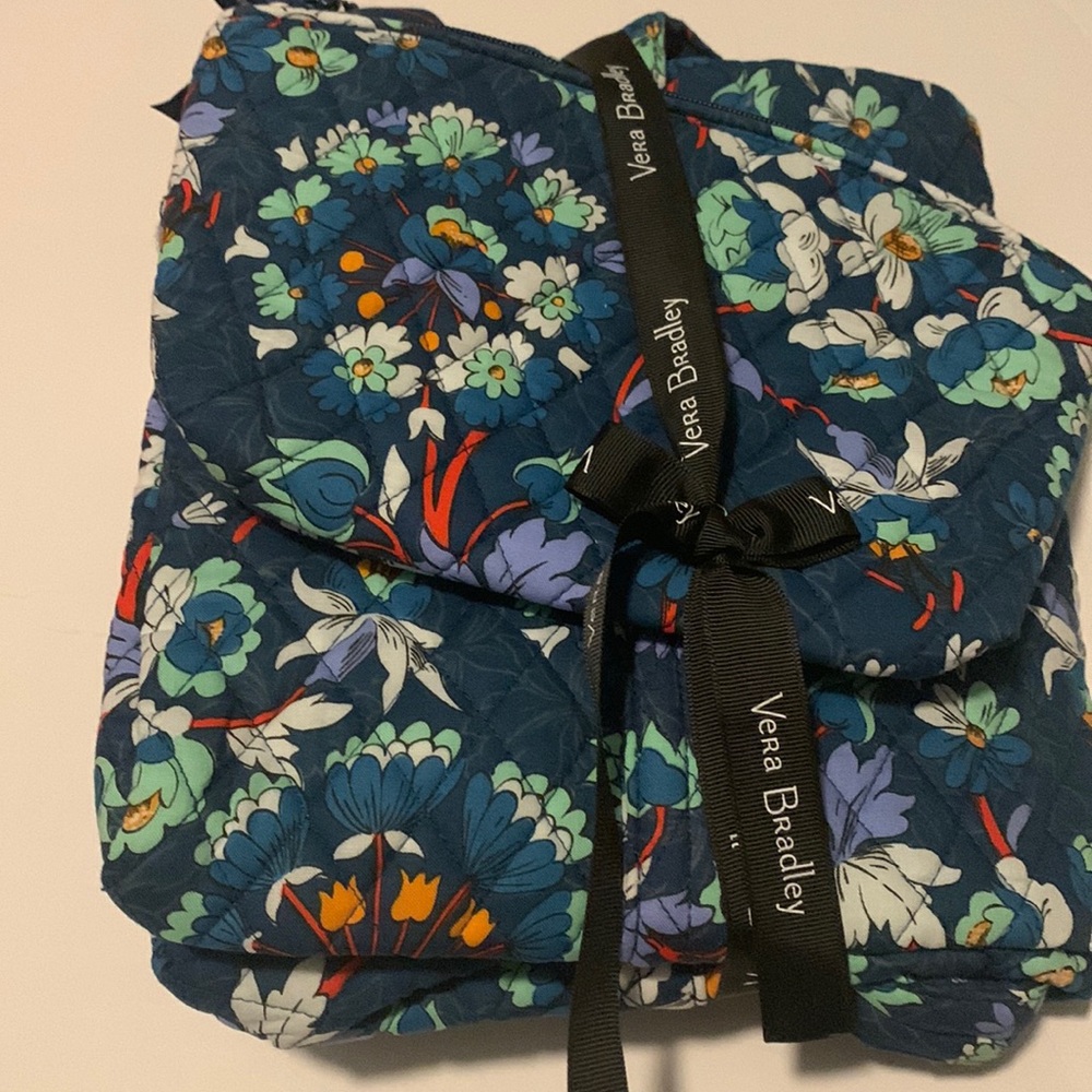 Vera Bradley 2 piece Travel Bundle lg duffel/ medium cosmetic Floral Burst